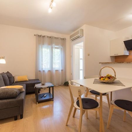 Piccola Pineta Apartment Pula Exterior photo
